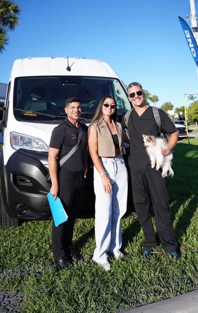 Cliente de Angie con su vehículo
