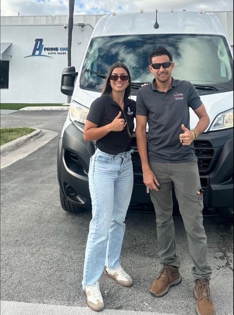 Cliente de Angie con su vehículo
