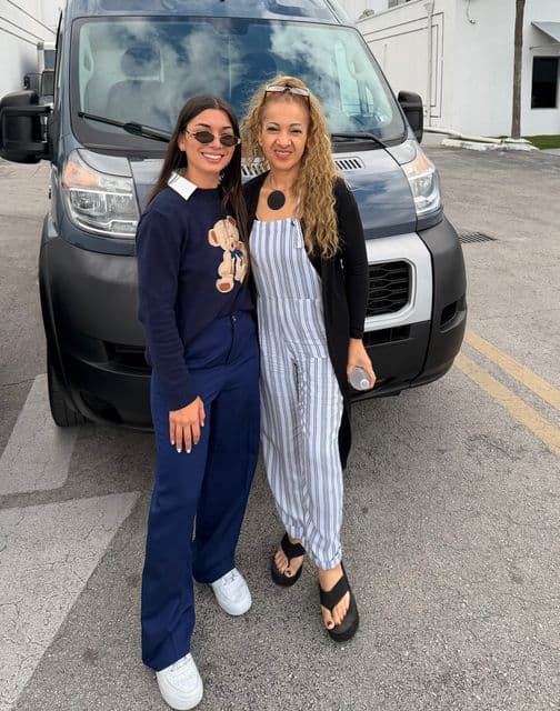 Cliente de Angie con su vehículo