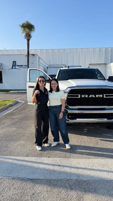 Cliente de Angie con su vehículo