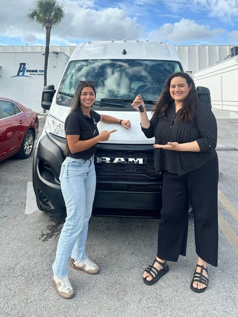 Cliente de Angie con su vehículo