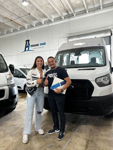 Cliente de Angie con su vehículo