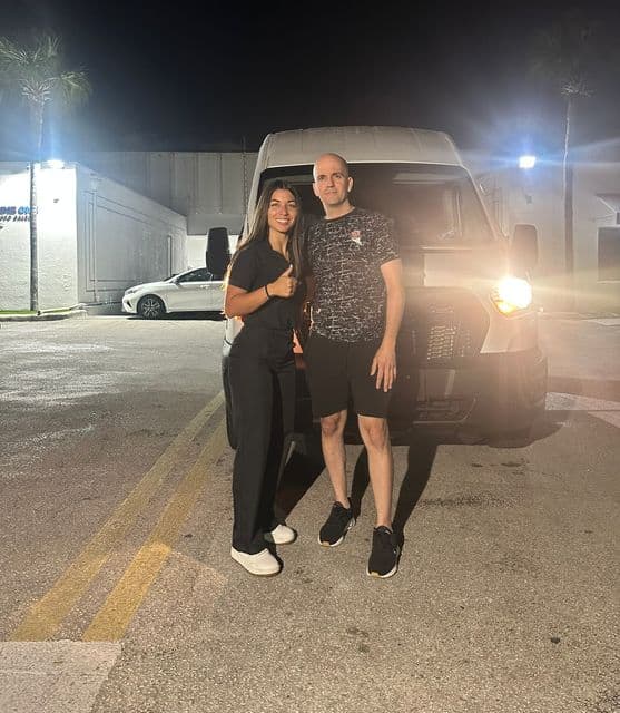 Cliente de Angie con su vehículo