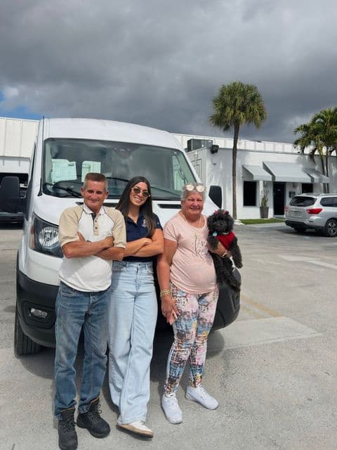 Cliente de Angie con su vehículo