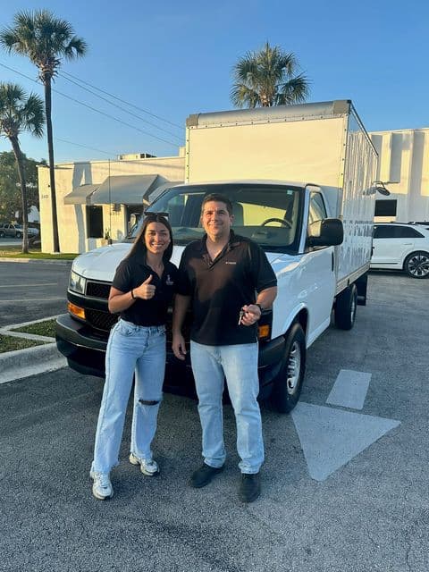 Cliente de Angie con su vehículo