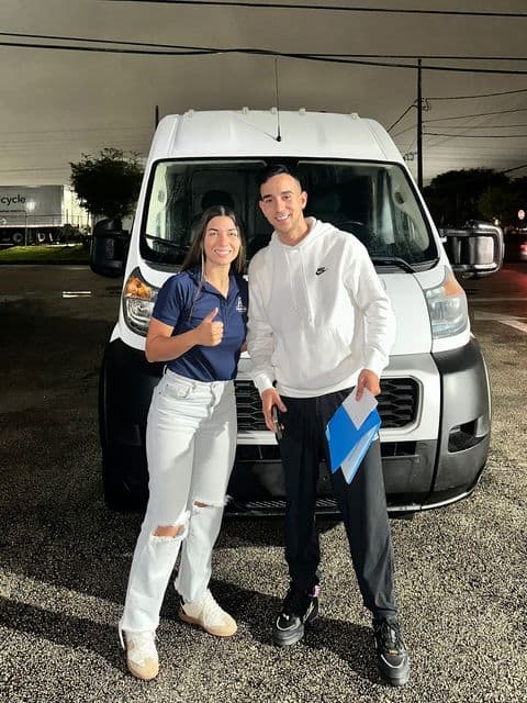 Cliente de Angie con su vehículo
